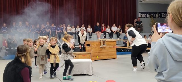 Hier wird mit der Keule geschwungen